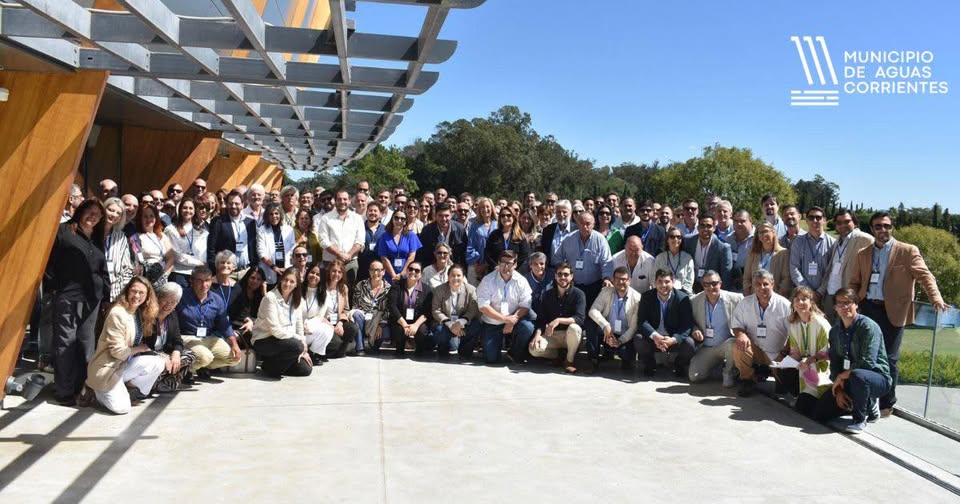 Imagen de todos los asistentes al lanzamiento